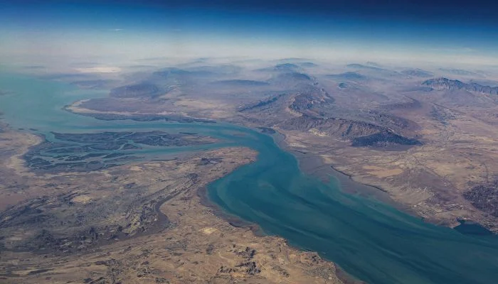 Oil & Gas Shipping Costs Spike Amid Iran's Strait Closure Threat