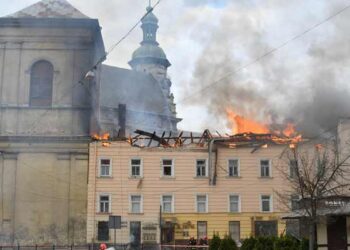 Russia's Large Daytime Drone Strike Kills 3, Wounds 30 in Ukraine