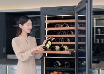 Samsung Made A Booze Fridge With Ai Eye To Handle.jpg