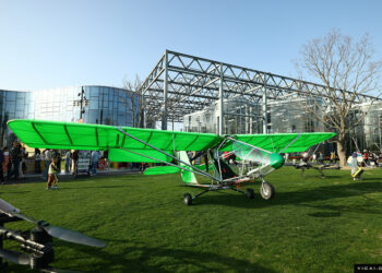 Shanghai's Twin Hills Drone Festival Debuts in Photos