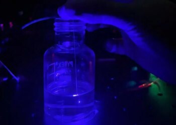 Tiny Fiber Sensors Detect Early Cancer by Reading Multiple Signals