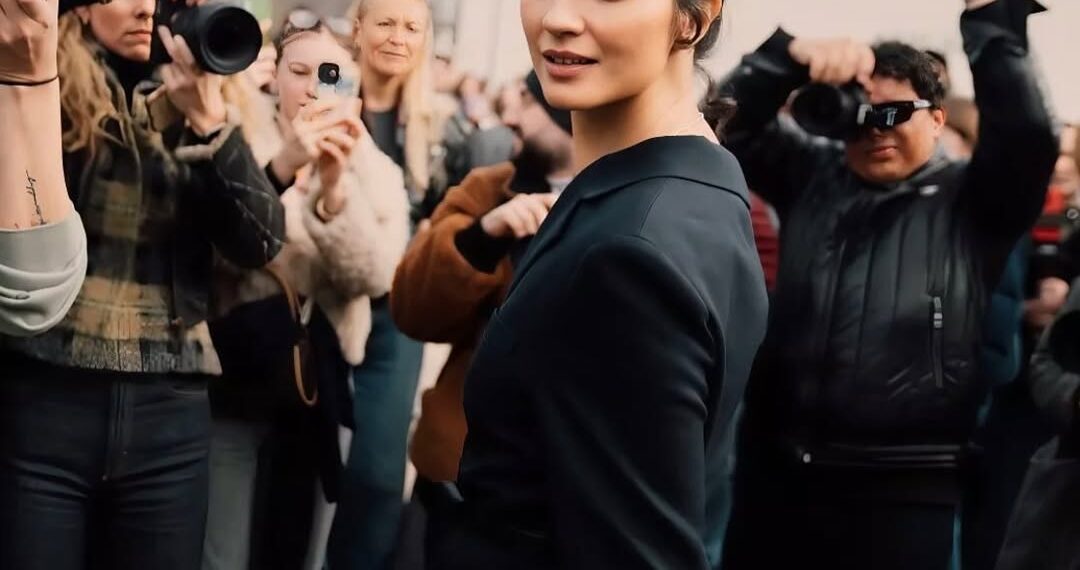 Tuba Büyüküstün Sets Stage with Stunning Pole Dance