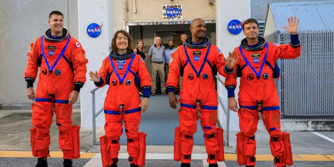 nasa crew n1774893616 0.jpg