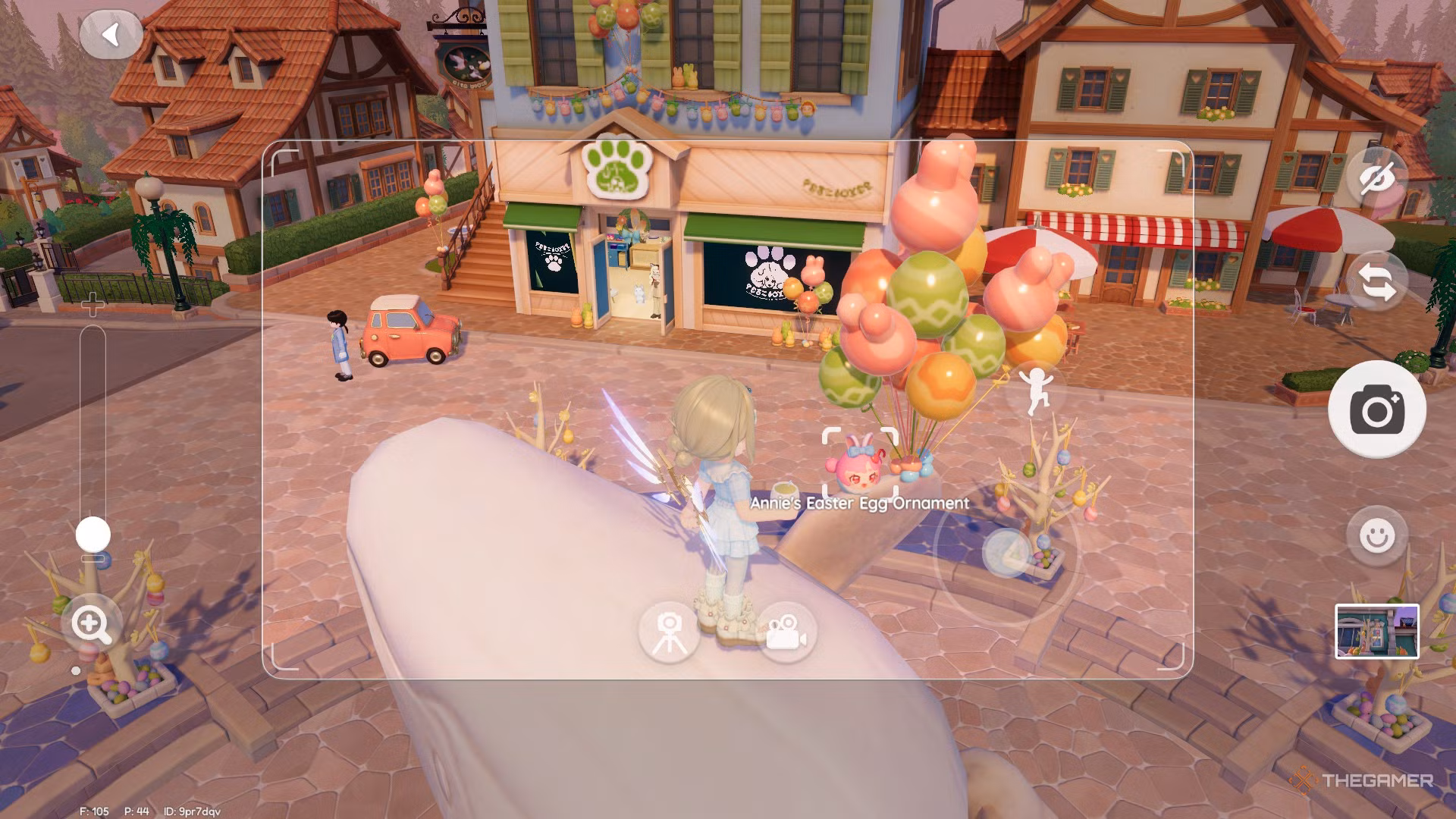 Egg on top of the whale fountain