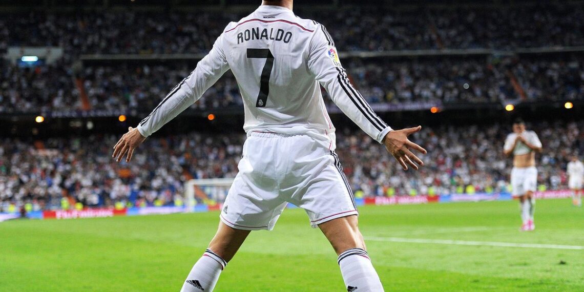 Top 10 Most Iconic Goal Celebrations 

1.  Cristiano Ronaldo - 'SIU'
2.  Peter C