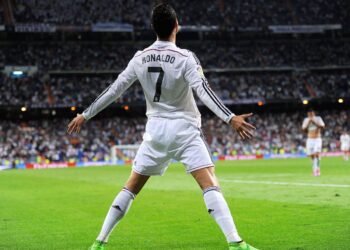 Top 10 Most Iconic Goal Celebrations 

1.  Cristiano Ronaldo - 'SIU'
2.  Peter C