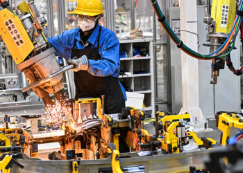 Chief Economists Maintain Optimism on China for Ninth Consecutive Month, April Yicai Poll
