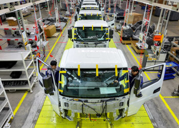 China's Q1 Economy Surges 5%, Outpacing Predictions