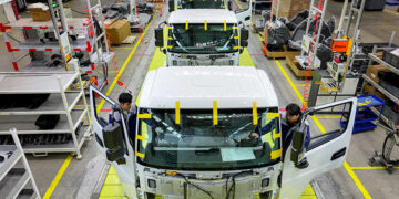 China's Q1 Economy Surges 5%, Outpacing Predictions