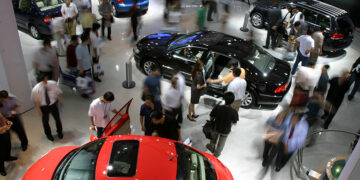 Chinese Carmakers Shift to Luxury Models, Foreign Firms Emphasize EVs at Beijing Auto Show