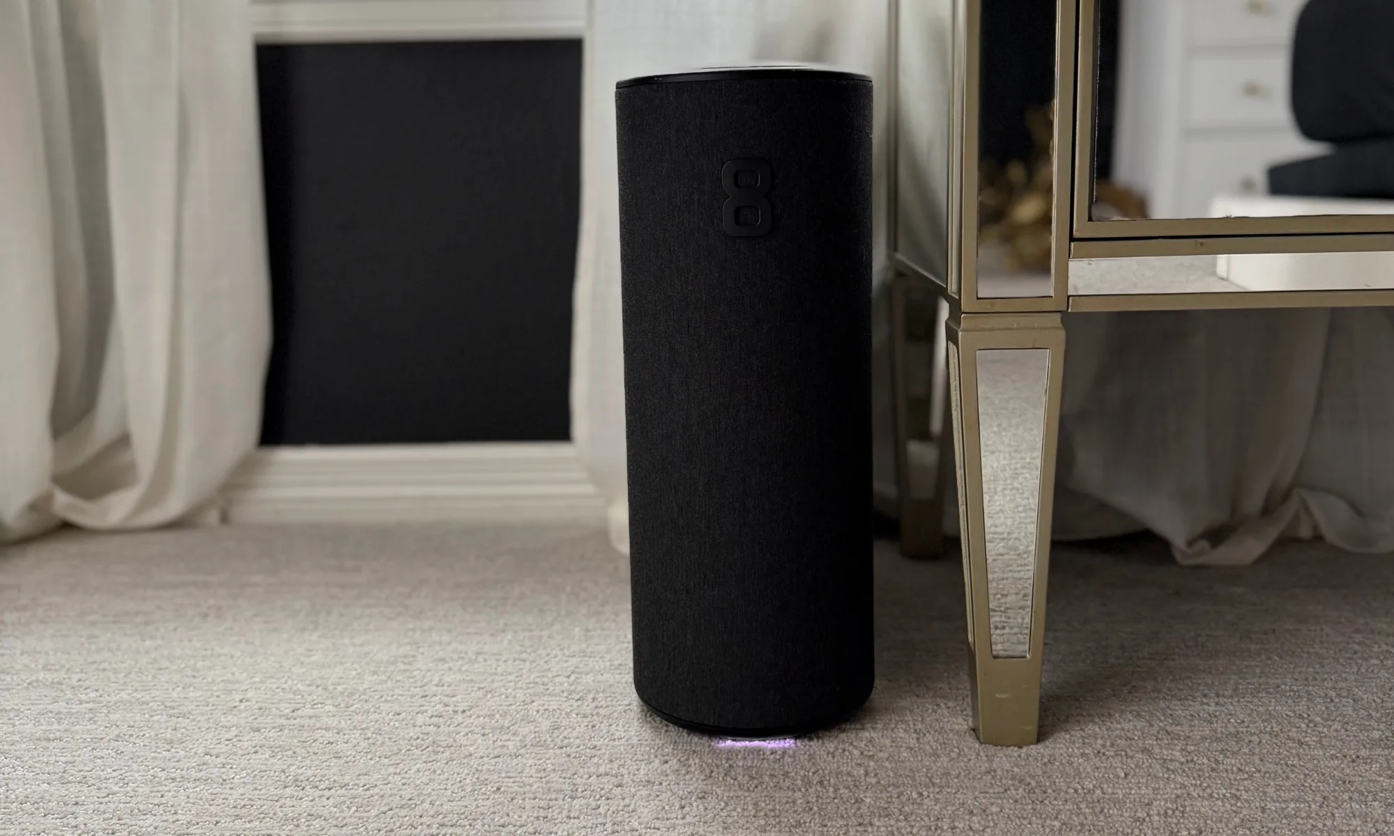 Electronic devices and speakers