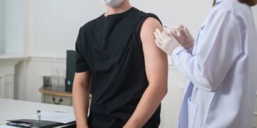 Flu Boosts Heart Attack Risk; Vaccines Offer Protection