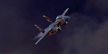 Former Airmen Share Tips to Survive Aircraft Shootdowns