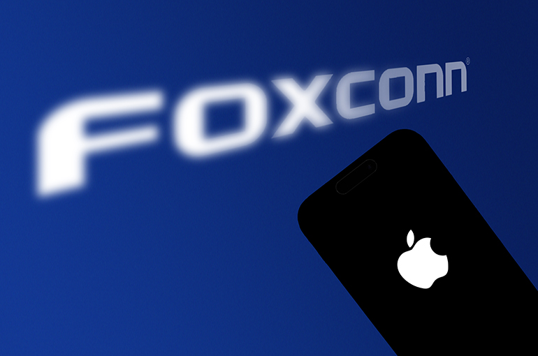 Foxconn Begins Trial Production of China's First Foldable iPhone