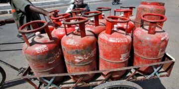 India Graveyard Raid Finds Hidden Cooking Gas Canisters Amid Shortage