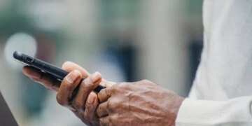 Laser Chips Promise Faster Greener Indoor Wireless.jpeg