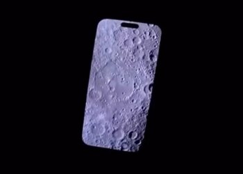 Moonshot on iPhone: Astronaut Reid Wiseman Takes Stunning Lunar Photo