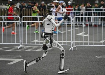 Robot Sets New Record in Beijing Half Marathon Surpassing Humans.jpg