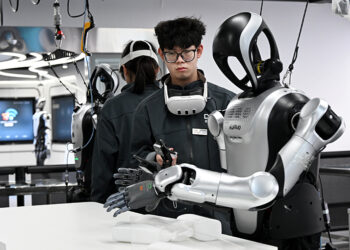 Robots and AI Revolutionize Hazardous Factory Work in China