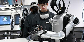 Robots and AI Revolutionize Hazardous Factory Work in China