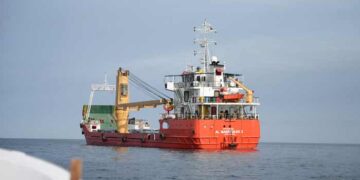 Shippers cautiously watch Iran-Hormuz reopening prospects