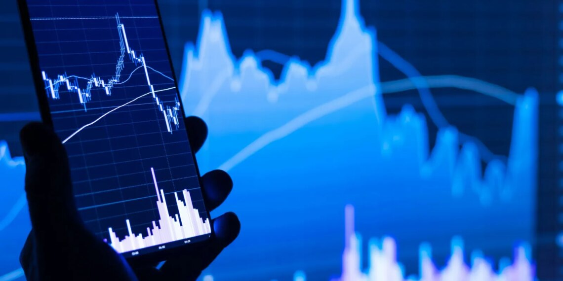 Smartphone Market Falling But Apple Strategy Succeeding