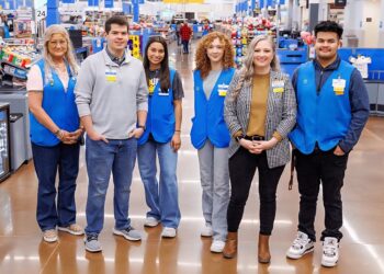World's Top 25 Largest Companies by Number of Employees

1.  Walmart - 2,100,000