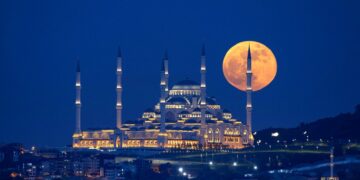 Top 52 Travel Destinations for 2026

1.  Tokyo, Japan
2.  Cape Town, South Afric