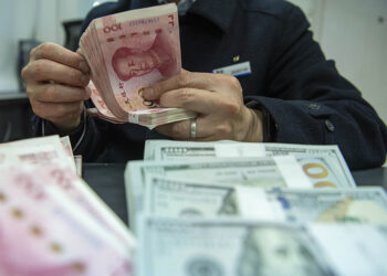 Yuan's 12-Month Rise Turns Chinese Dollar Investors’ Losses