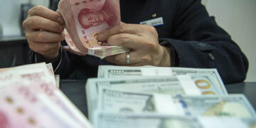 Yuan's 12-Month Rise Turns Chinese Dollar Investors’ Losses