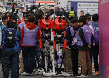 robot031776607929 2.jpg