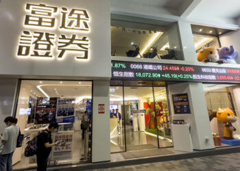 Futu & Long Bridge Suspend Accounts as China Cracks Down on Fake Brokers