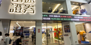 Futu & Long Bridge Suspend Accounts as China Cracks Down on Fake Brokers