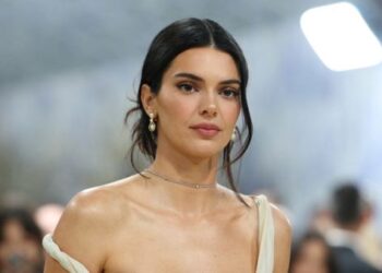 Kendall Jenner Sparks Debate Over Nude Photos Fans Say Crossed Line