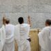 Pilgrims stone devil at Hajj despite scorching heat