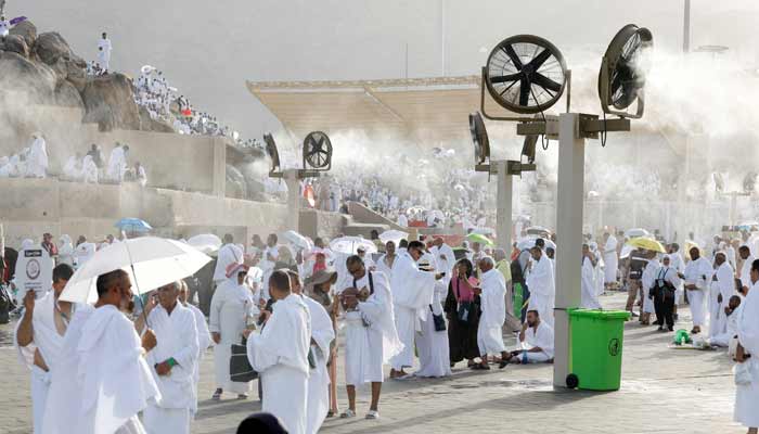 Saudi Arabia Uses Drones to Protect Hajj Pilgrims from Heat