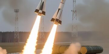 10 Most Powerful Long-Range Missiles in the World (2025) 

1.  Satan II ~ 18,000